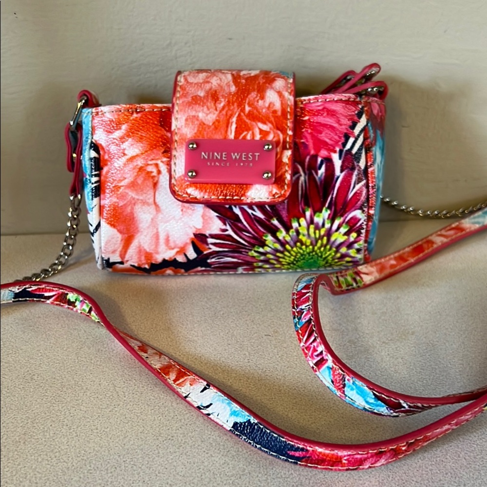 Nine West floral Crossbody mini bag perfect for keys credit cards & lip stick